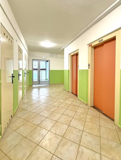 Prosvětlený byt 2+kk, 37m2, Otrokovice, SNP