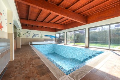 Architektonicky řešená rodinná vila 5+1 s vnitřním bazénem a zimní zahradou, Zlín