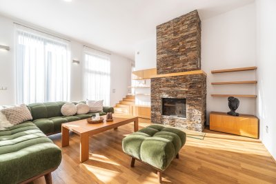 Architektonicky řešená rodinná vila 5+1 s vnitřním bazénem a zimní zahradou, Zlín