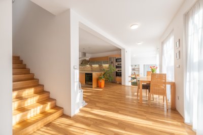 Architektonicky řešená rodinná vila 5+1 s vnitřním bazénem a zimní zahradou, Zlín