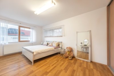 Architektonicky řešená rodinná vila 5+1 s vnitřním bazénem a zimní zahradou, Zlín