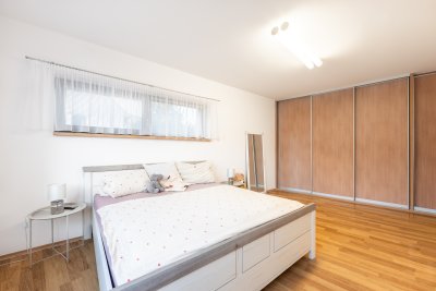 Architektonicky řešená rodinná vila 5+1 s vnitřním bazénem a zimní zahradou, Zlín