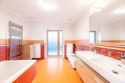 Architektonicky řešená rodinná vila 5+1 s vnitřním bazénem a zimní zahradou, Zlín