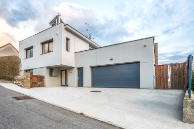 Architektonicky řešená rodinná vila 5+1 s vnitřním bazénem a zimní zahradou, Zlín