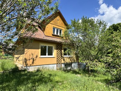 Rodinný dům s obyvatelnou chatou, Veselá u Zlína
